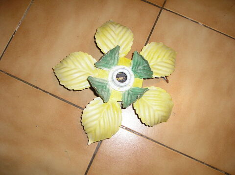 Applique en forme de fleur
90 Sept�mes-les-Vallons (13)