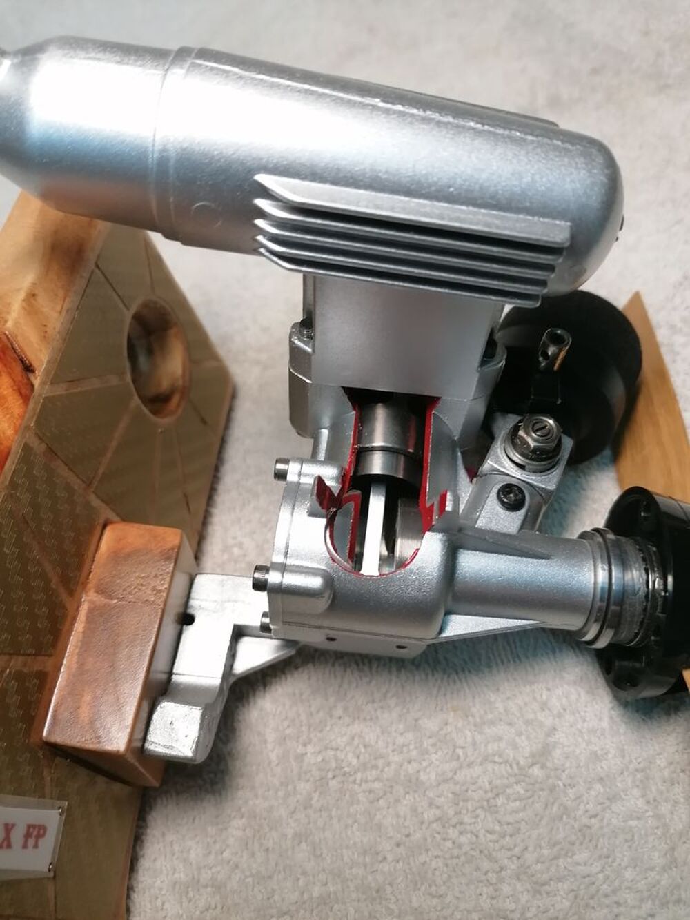 - MOTEUR AVION EN COUPE. Jeux / jouets