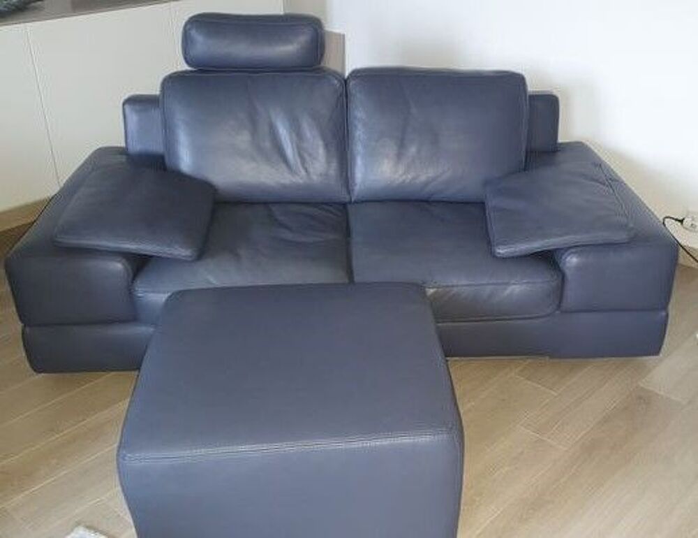 Canap&eacute; cuir vachette, gris avec t&ecirc;ti&egrave;re et pouf Meubles