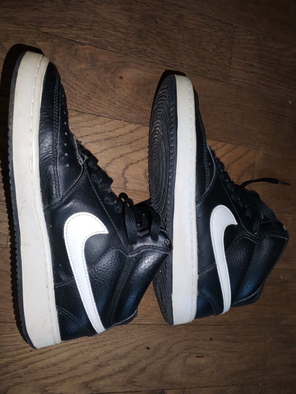 Basket NIKE COURT VISION (taille 36.5)
Chaussures