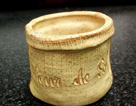 Petit pot pour Fleur de sel en grs, 2 Montigny-aux-Amognes (58)