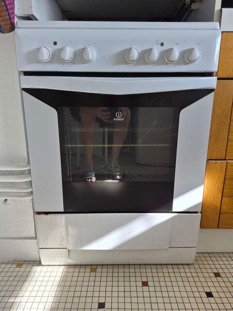 CUISINIERE PLAQUE VITRO CERAMIQUE ET FOUR INDESIT Laval (53)
