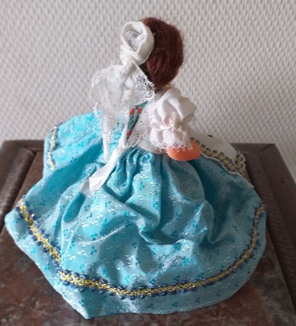Poupee folklorique MAGUY, en costume traditionnel de MARMANDE (Lot et Garonne) 