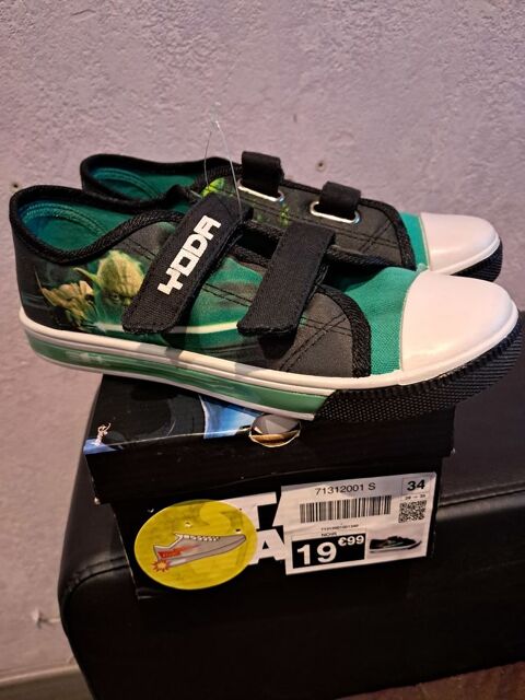 Pointure 34 basket lumineuse , style tennis star wars maitre Saint-Menges (08)