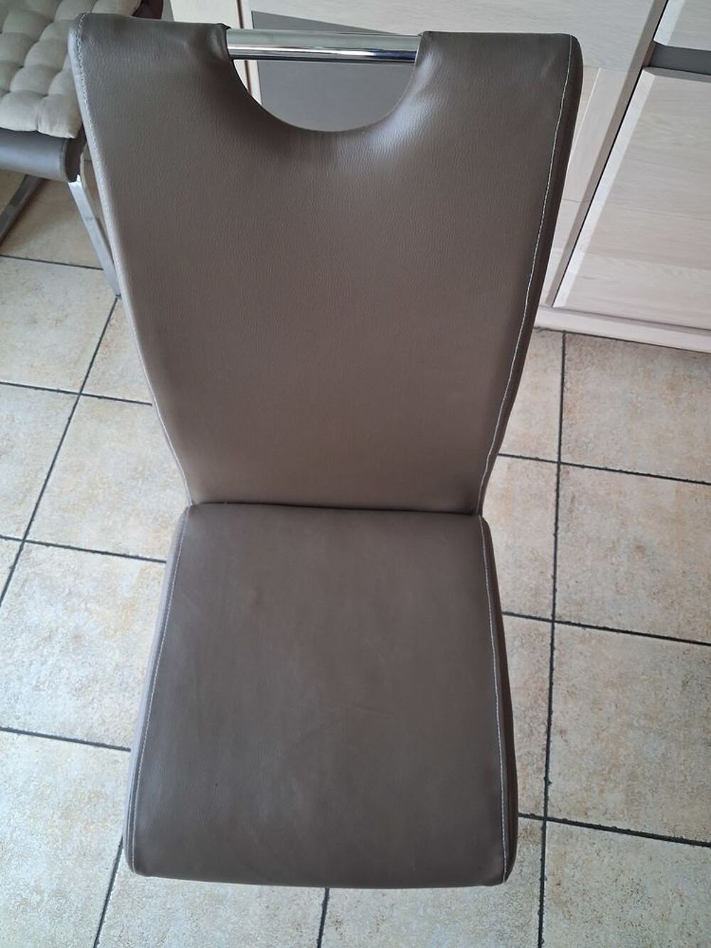 8 chaises salle &agrave; manger couleur taupe Meubles