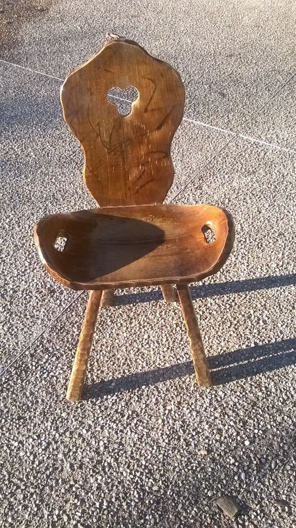 chaises mod&egrave;le savoyarde Meubles