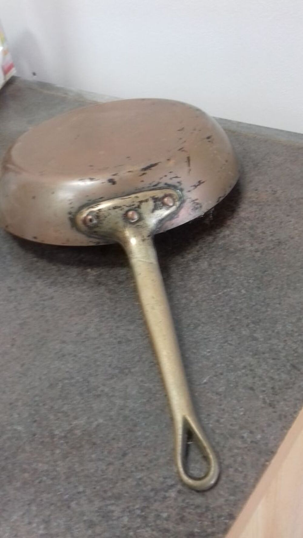 POELE EN CUIVRE Décoration