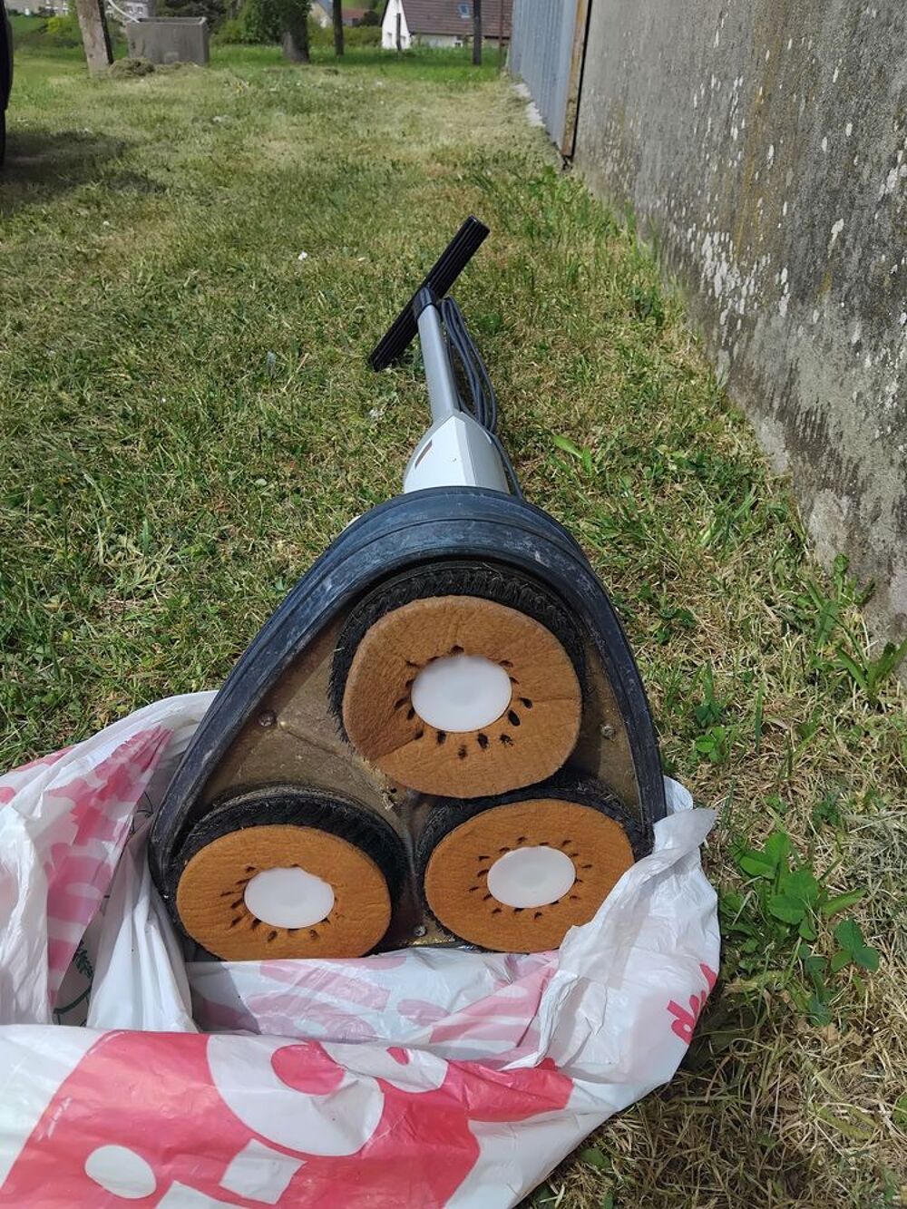 Av une cireuse Electrolux tr&egrave;s peu servie Electroménager