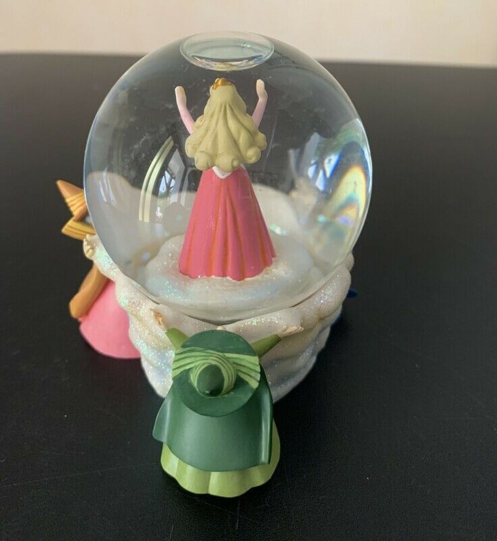 SNOW GLOBE " DISNEYLAND " LA BELLE AU BOIS DORMANT 