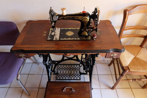 Machine  coudre ancienne 120 Bagnols-sur-Cze (30)