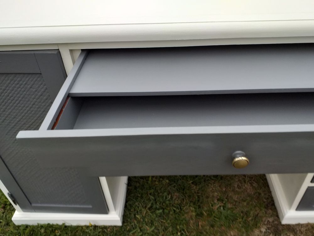 bureau informatique,couleur blanc et gris,
Meubles