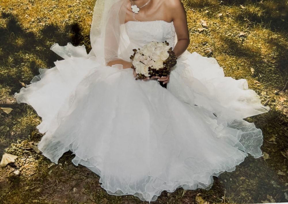 robe de mari&eacute;e blanche avec chaussures pointure 39 Vêtements