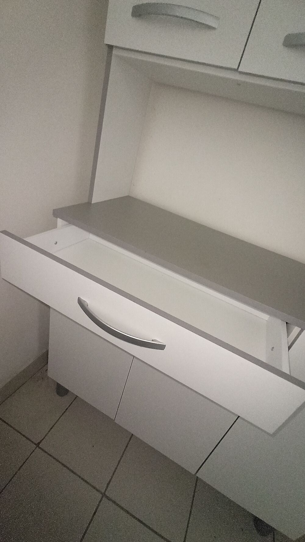 Buffet blanc en bon &eacute;tat Meubles