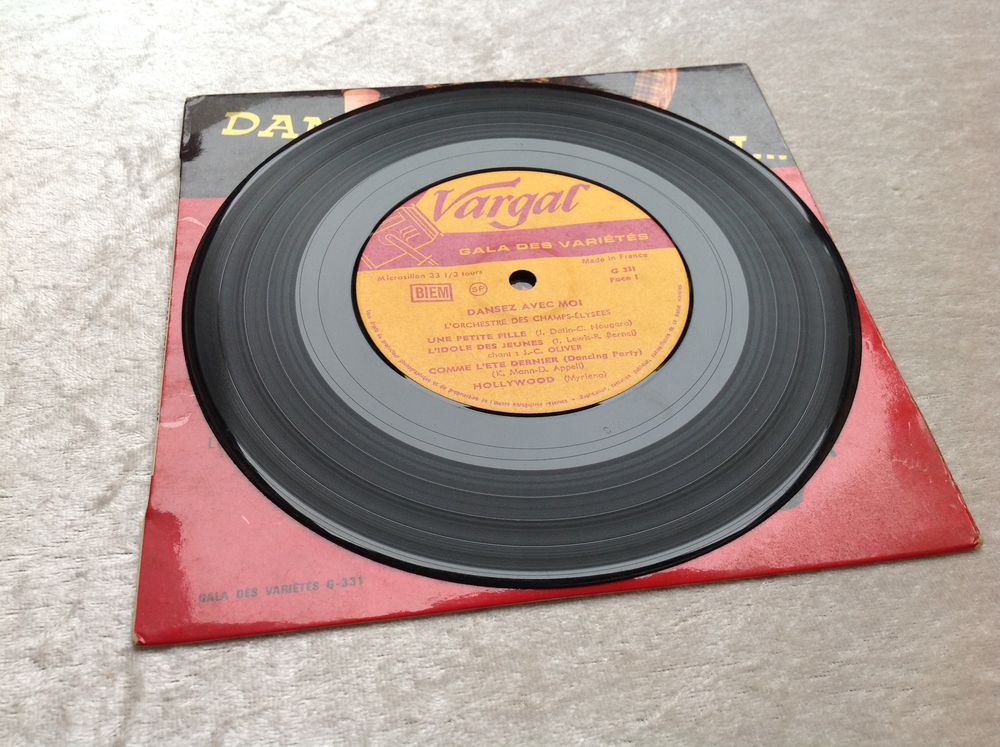 L'ORCHESTRE DES CHAMPS-&Eacute;LYS&Eacute;ES 33T Envoi Possible
CD et vinyles