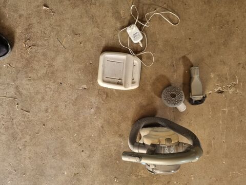 Aspirateur rechargeable
A retirer sur place  15 Saint-Quentin-la-Motte-Croix-au-Bailly (80)