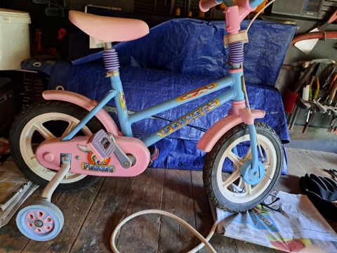 Petit vlo enfant  roulettes  20 Chevaign (35)