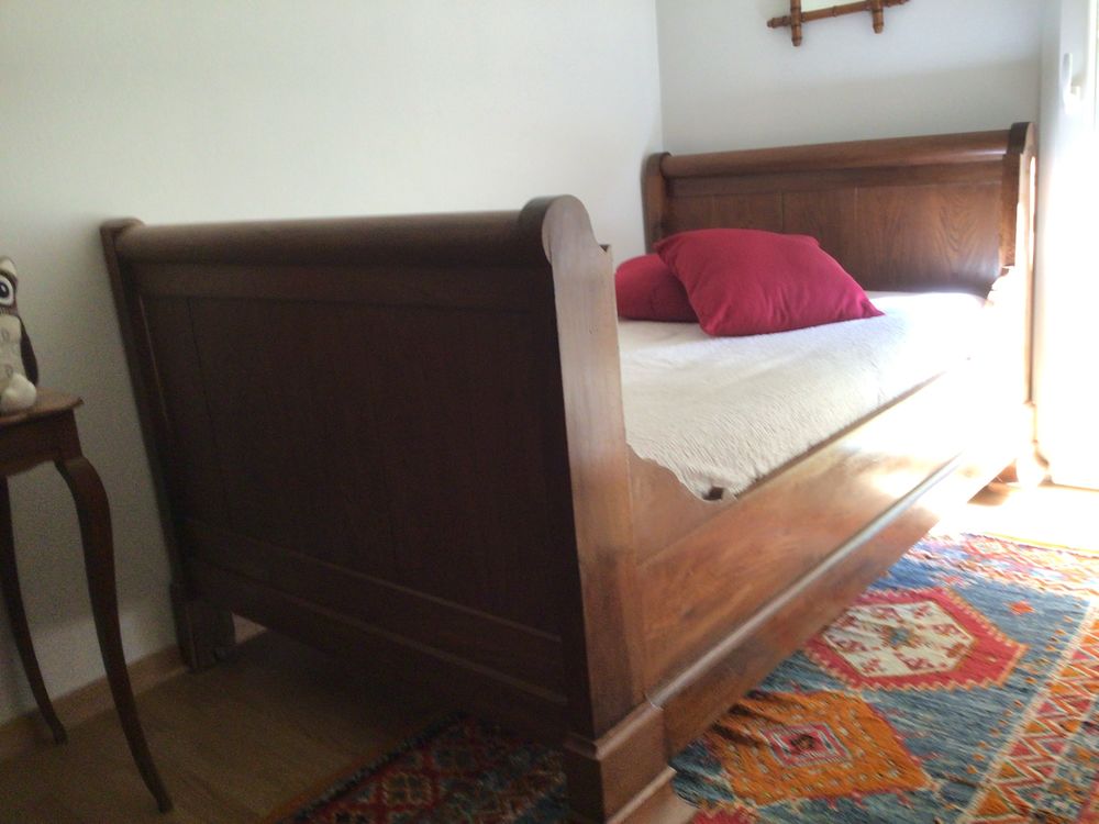 Lit rouleau bon &eacute;tat avec literie sommier matelas Meubles