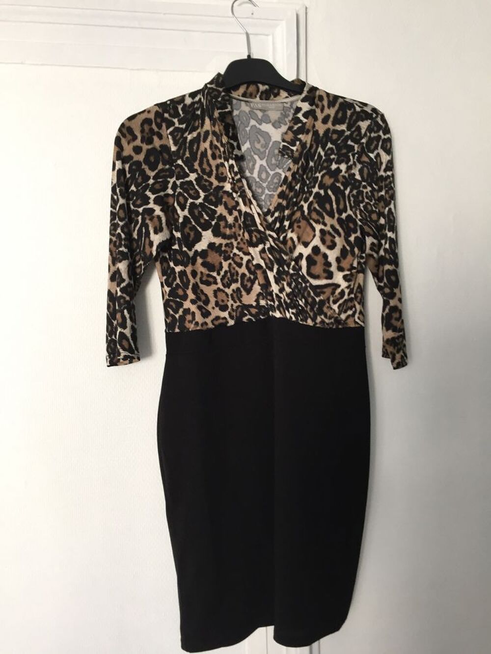 robe port&eacute;e une saison Vêtements