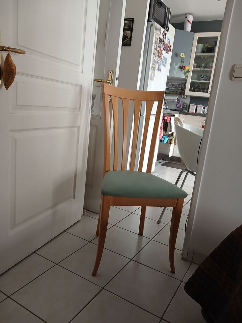 Lot de 4 Chaises bois de h&ecirc;tre 90€ Meubles