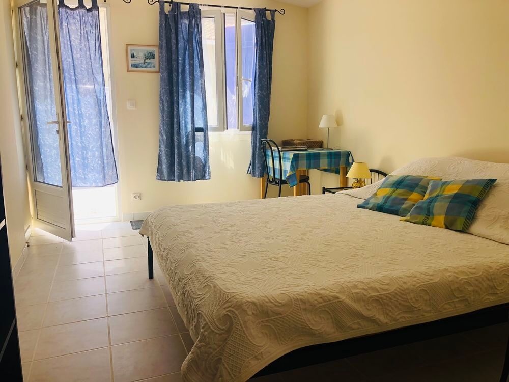   Chambres d'hôtes climatisées proche du Luberon et d'Avignon  Provence-Alpes-Côte d'Azur, Caumont-sur-Durance (84510)