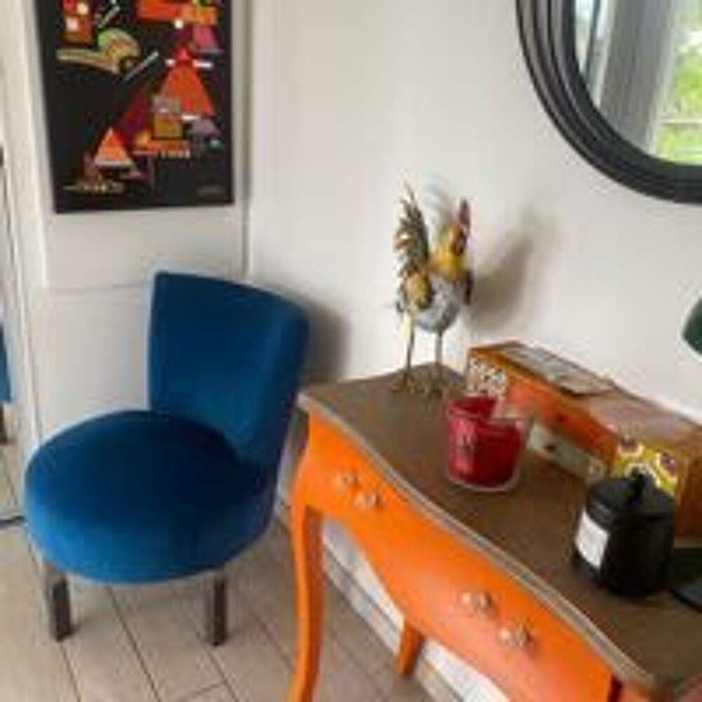 2 Magnifiques Fauteuils pivotants bleu canard velours et fer forg&eacute; Meubles