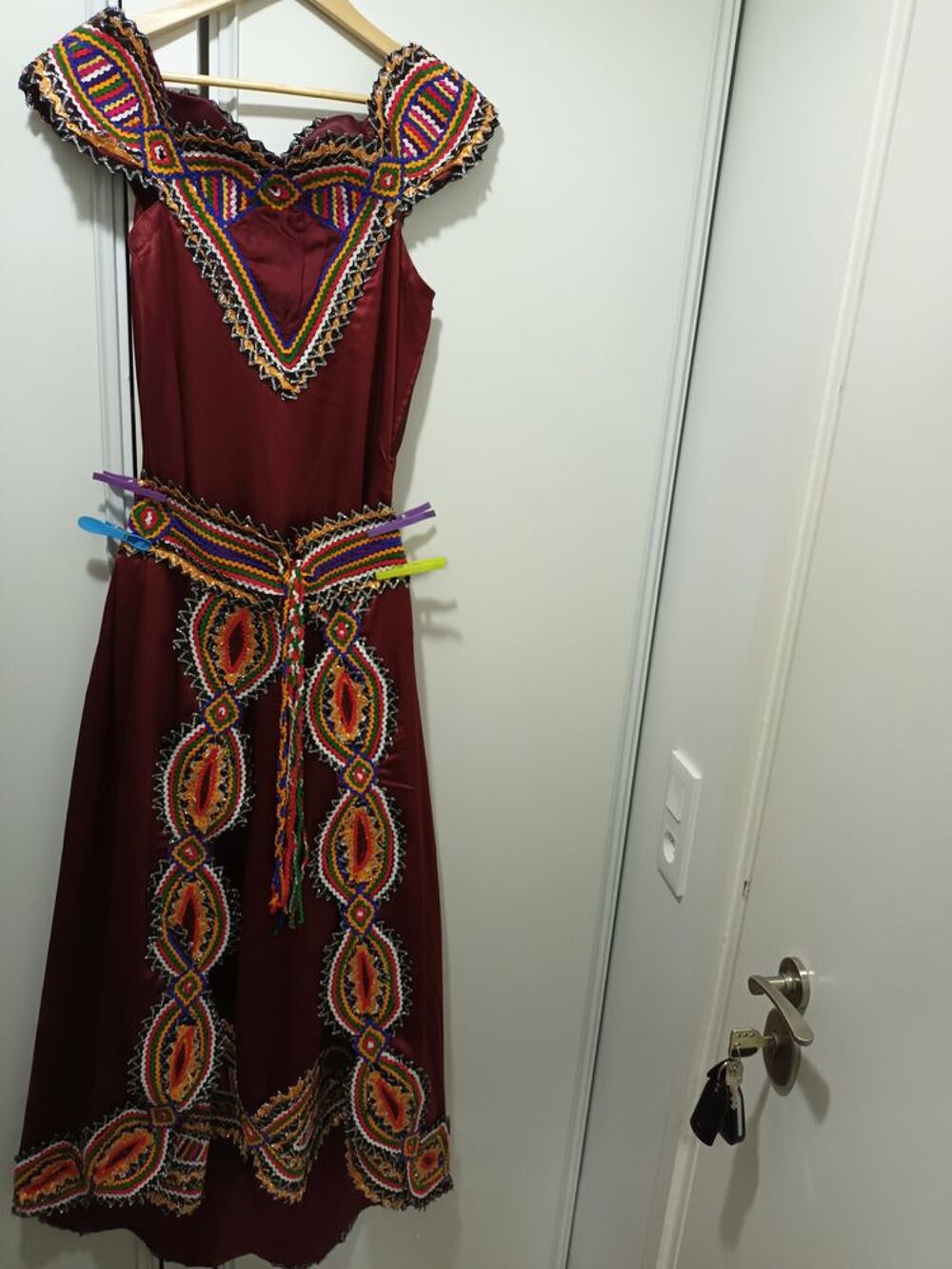 Robe Kabyle moderne tr&egrave;s classe + lfoudha pour soir&eacute;emariage Vtements