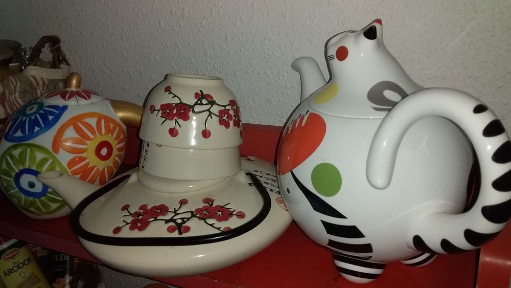 Collection de th&eacute;i&egrave;res, cafeti&egrave;res Décoration