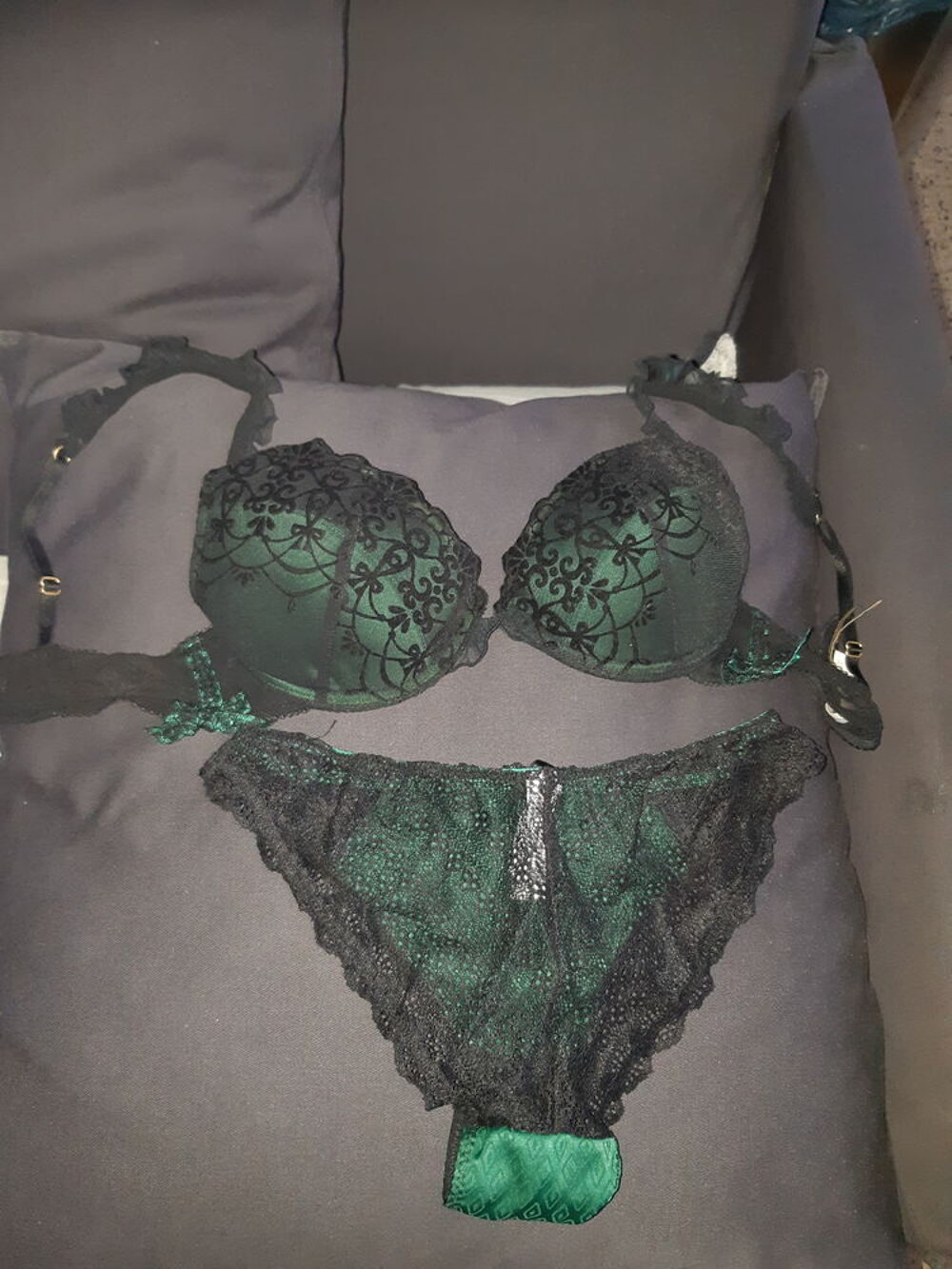 soutien gorge rembourr&eacute; NEUF ETAM, T85C
Vêtements