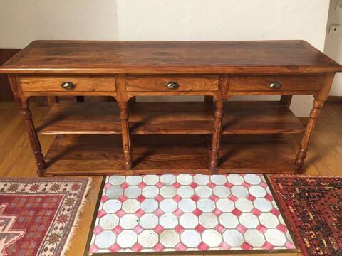 Table de drappier de facture XXem siecle.  Origine Asie. 780 Saint-Piat (28)