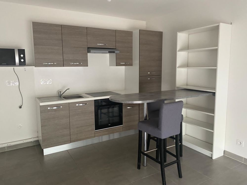 Armoire, bar, tabourets Meubles