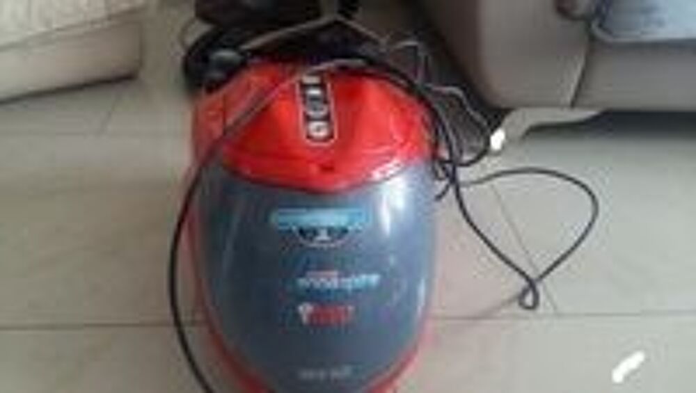 aspirateur nettoyeur vapeur en un seul appareil. Electroménager