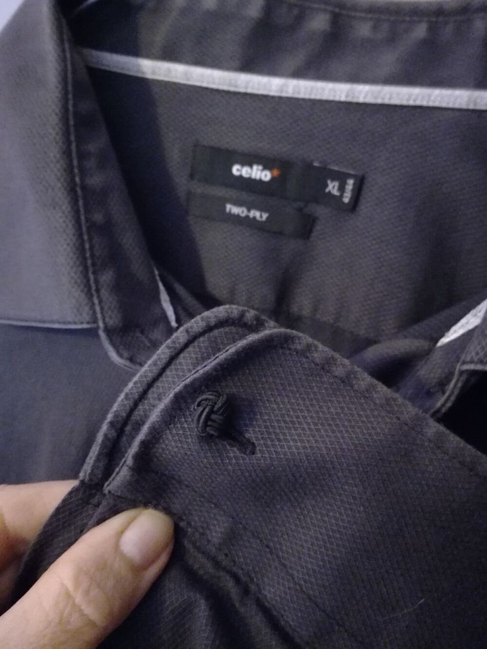 CHEMISE CELIO ANTRACITE
TAILLE 43/44- XL
Vêtements