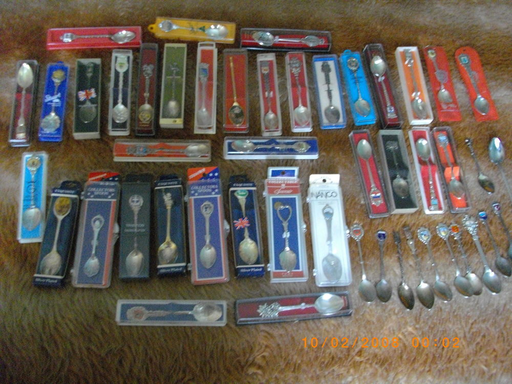 LOT DE PETITES CUILLERES DE COLLECTION 