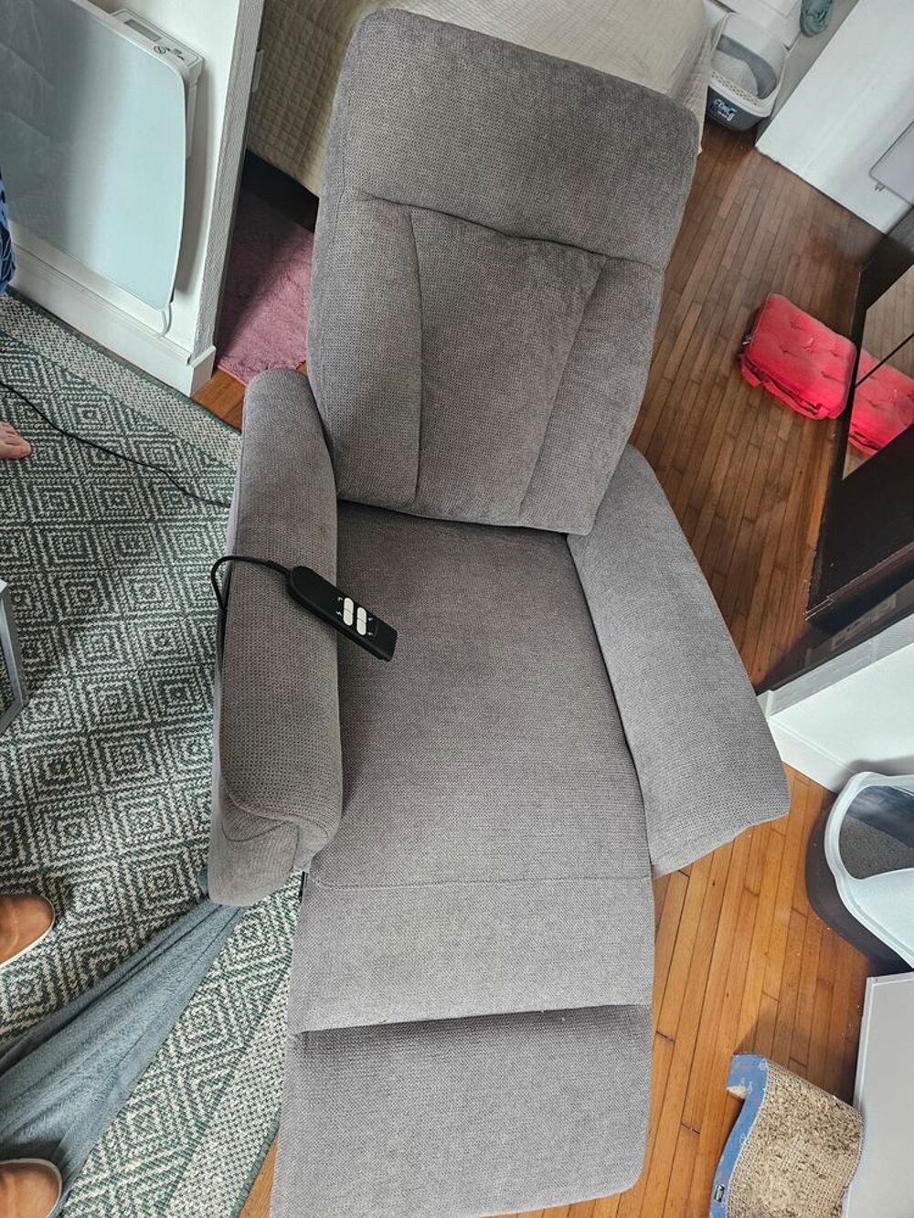 un fauteuil relax &eacute;lectrique. Meubles