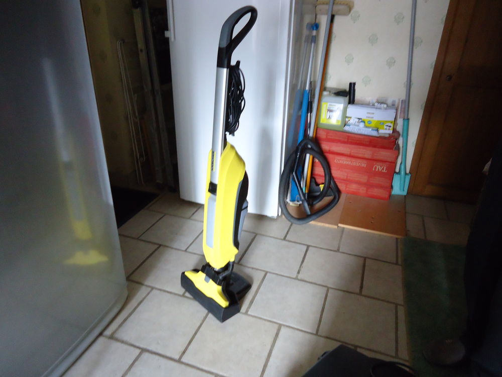 ASPIRATEUR BALAI NETTOYEUR SOL MARQUE KARCHER Electroménager