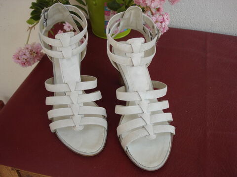 CHAUSSURES  blanches 10 Legé (44)