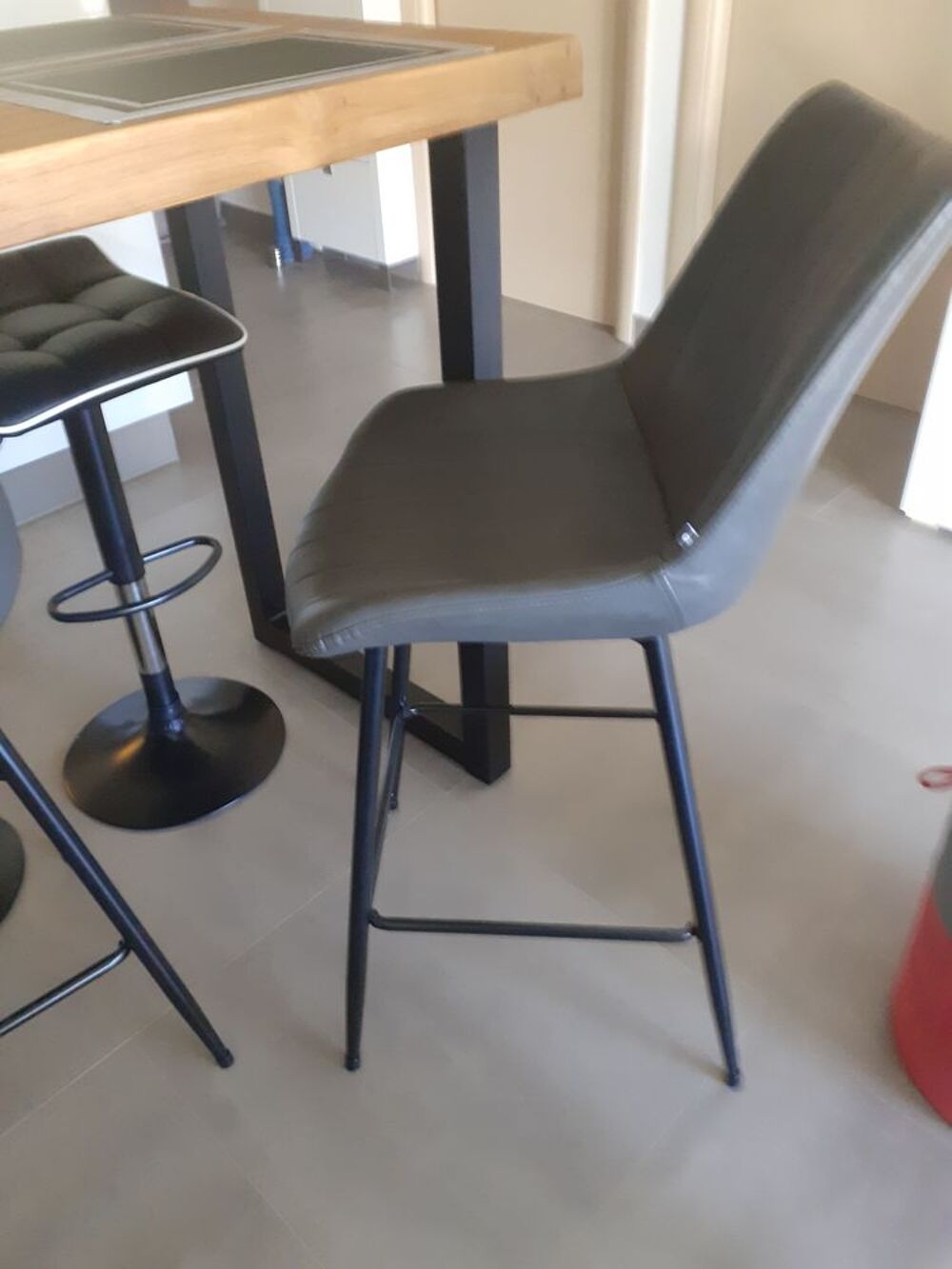 2 beaux tabourets bar etat neuf Meubles