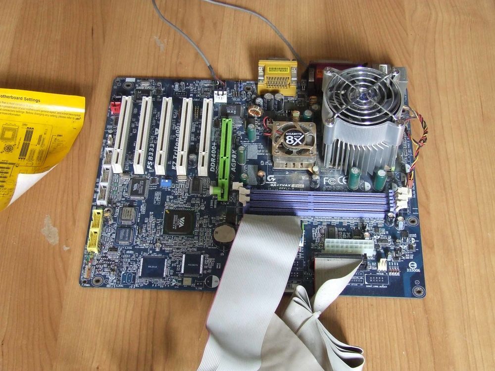 Carte m&egrave;re GIGABYTE, avec processeur 166 MMX mont&eacute;, TBE Matériel informatique