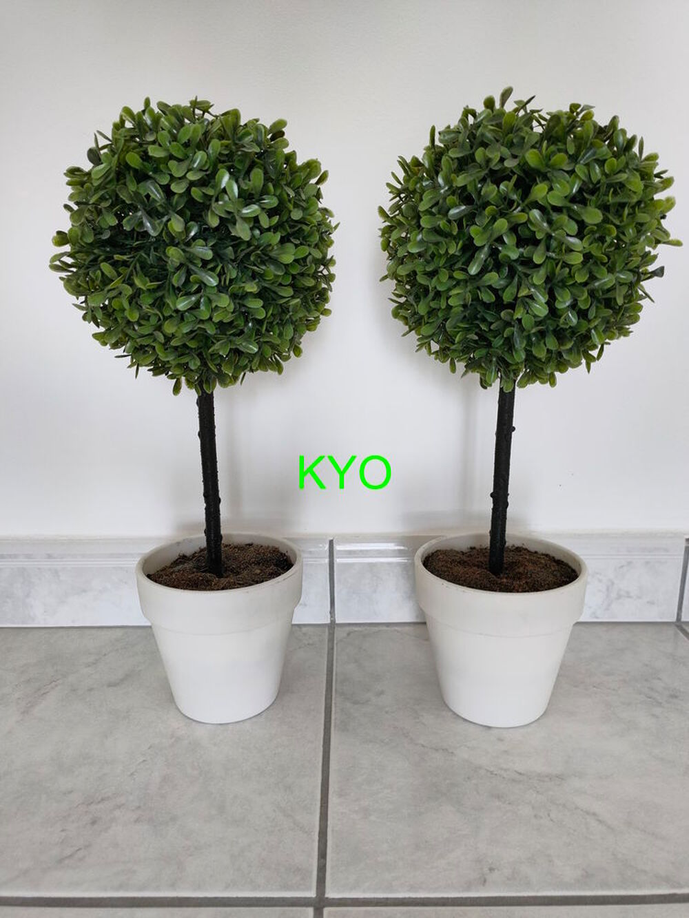 Arbre buis rond, Hauteur 40 cm Diam&egrave;tre 17 cm, pot blanc Décoration