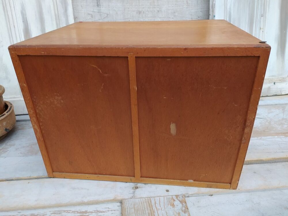 Petit Meuble &agrave; Tiroir Rangement Th&eacute; &Eacute;l&eacute;phant Vintage
Meubles