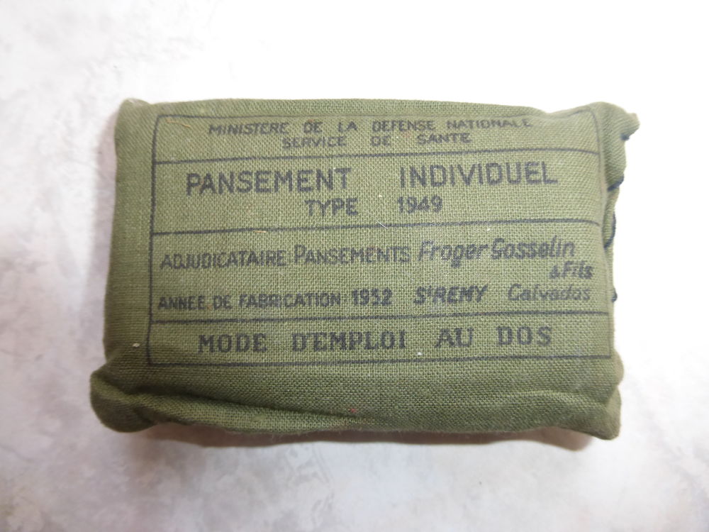 Pansement individuel arm&eacute;e fran&ccedil;aise type 1949 dat&eacute; de 1952 