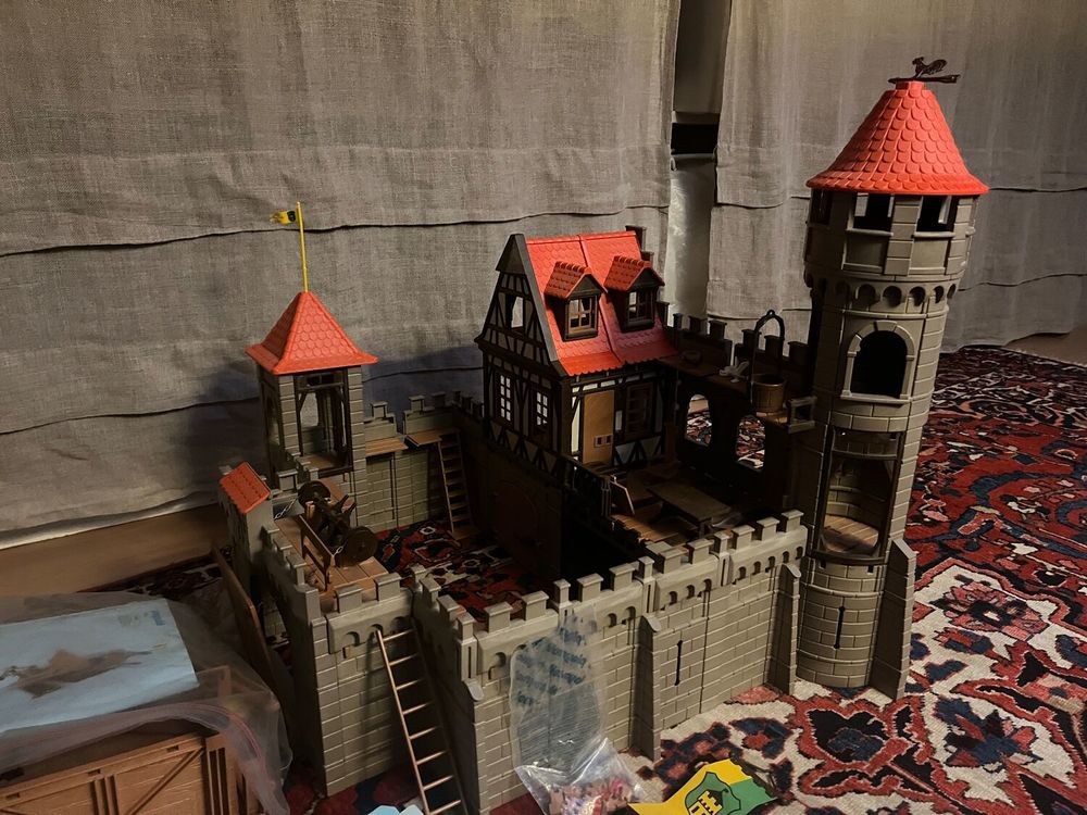 CHATEAU PLAY MOBIL avec documentation
Jeux / jouets