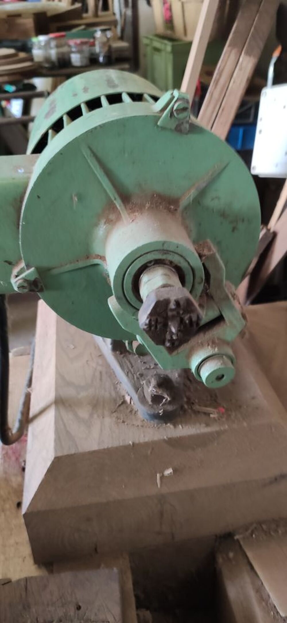 Tour &agrave; bois Bricolage