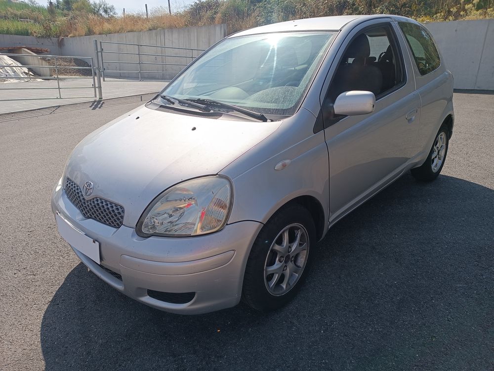 Yaris 65 VVT-i Lin&eacute;a Terra 2004 occasion 42170 Chambles