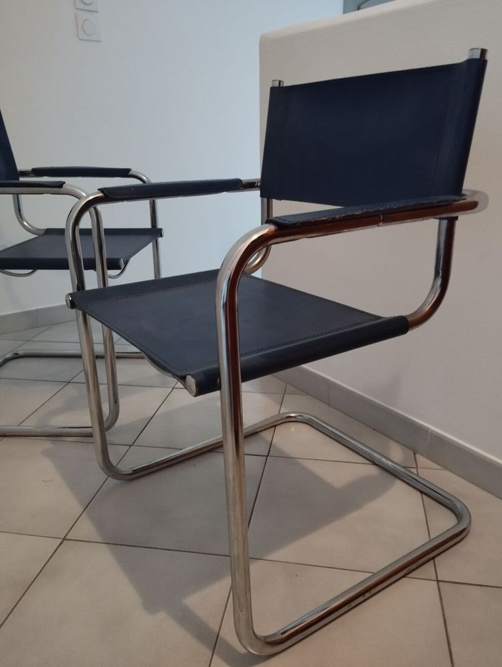 Lot de 2 fauteuils de table cro&ucirc;te de cuir bleu Meubles