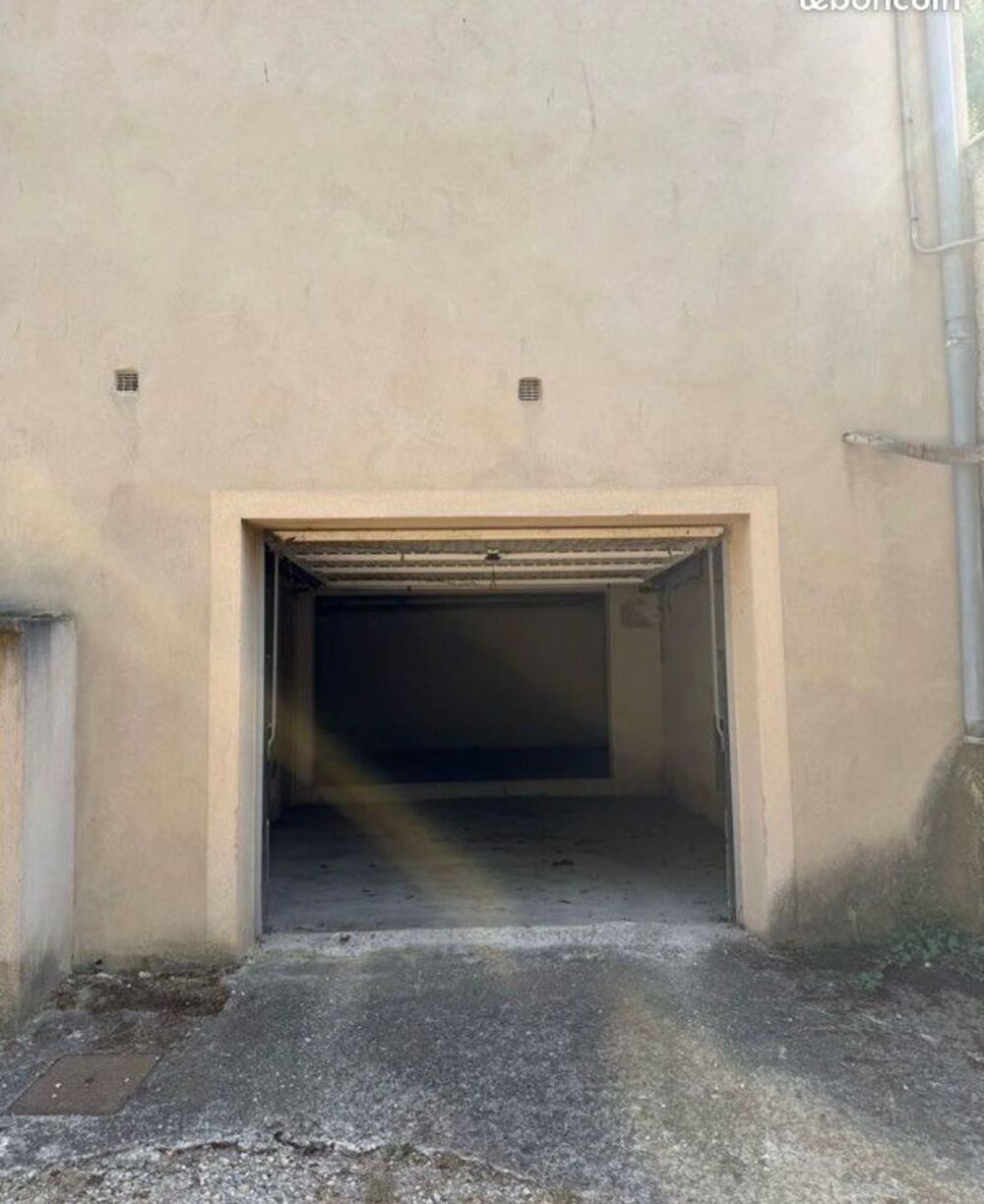 Location Parking/Garage Garage de 50m² Pourcieux