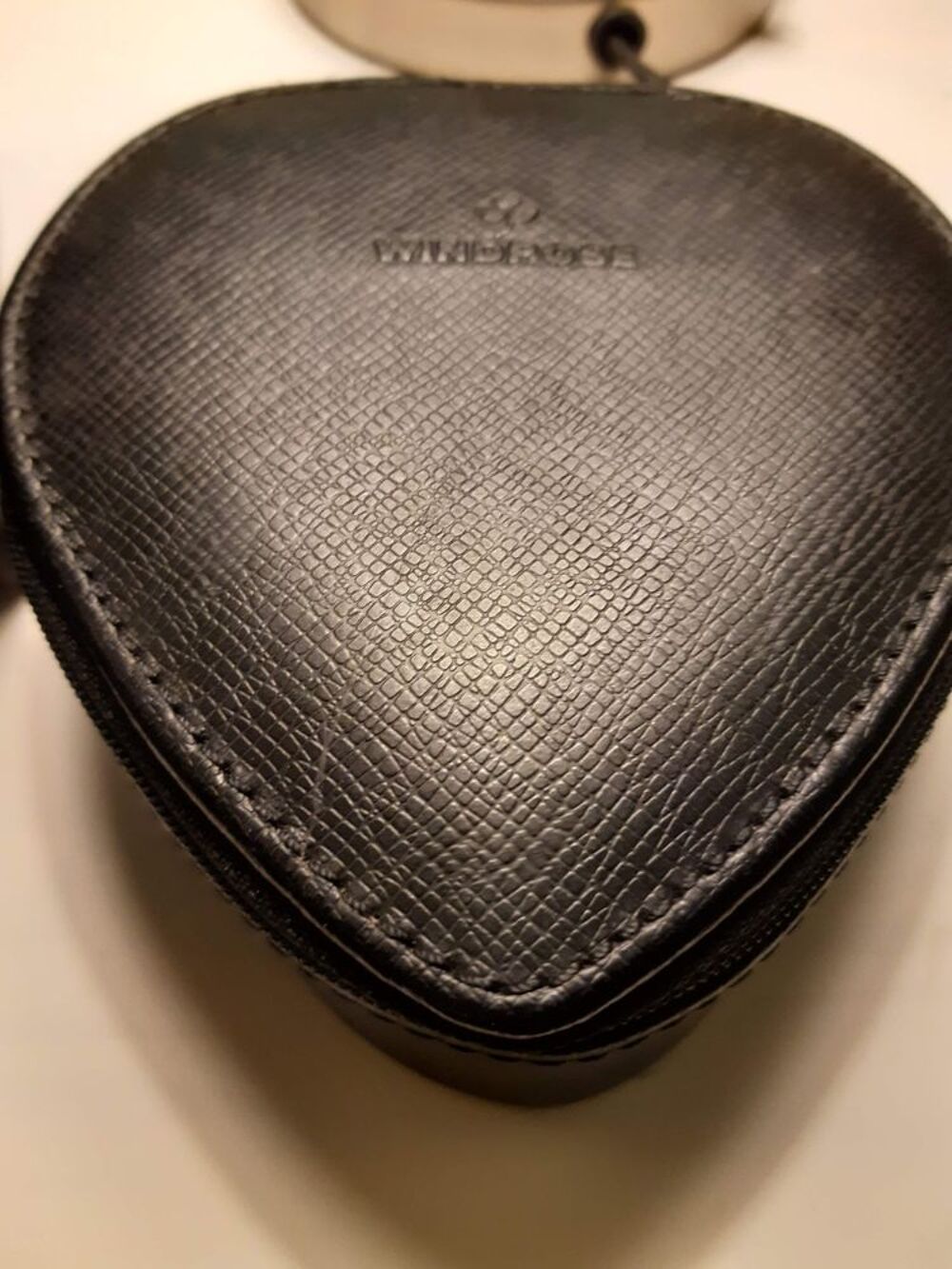 joli coffret &agrave; bijoux en cuir noir doubl&eacute; suedine 