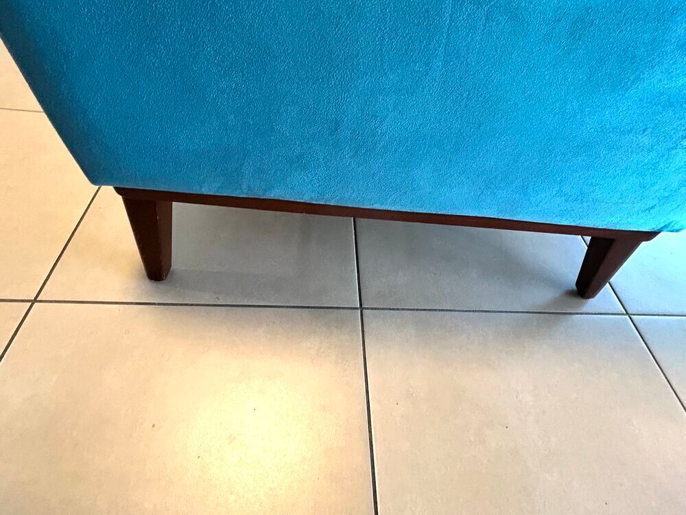 Fauteuil &agrave; oreilles en velours bleu canard €" dossier capitonn&eacute; €" style scandinave Meubles