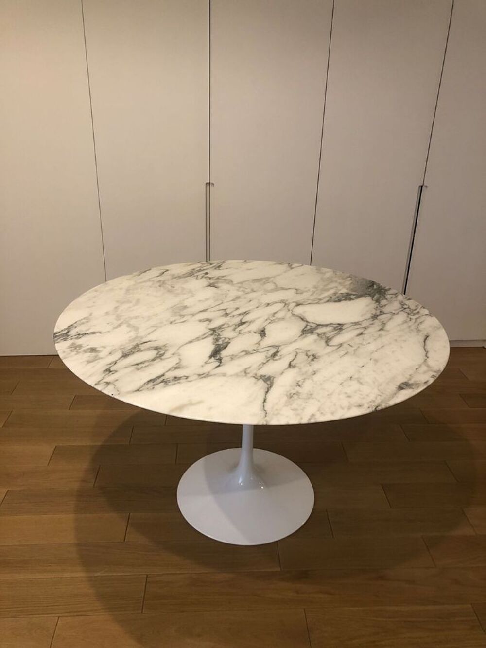 Table en marbre par eero saarinen pour knoll Meubles