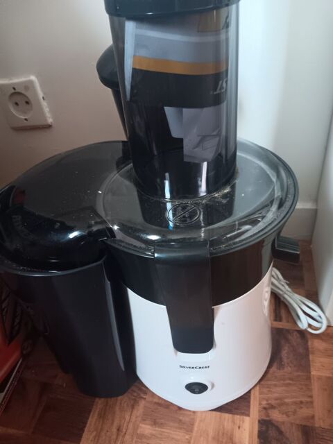 Centrifugeuse tr�s peux servie prix 30 euros. 30 Saint-Priest (69)